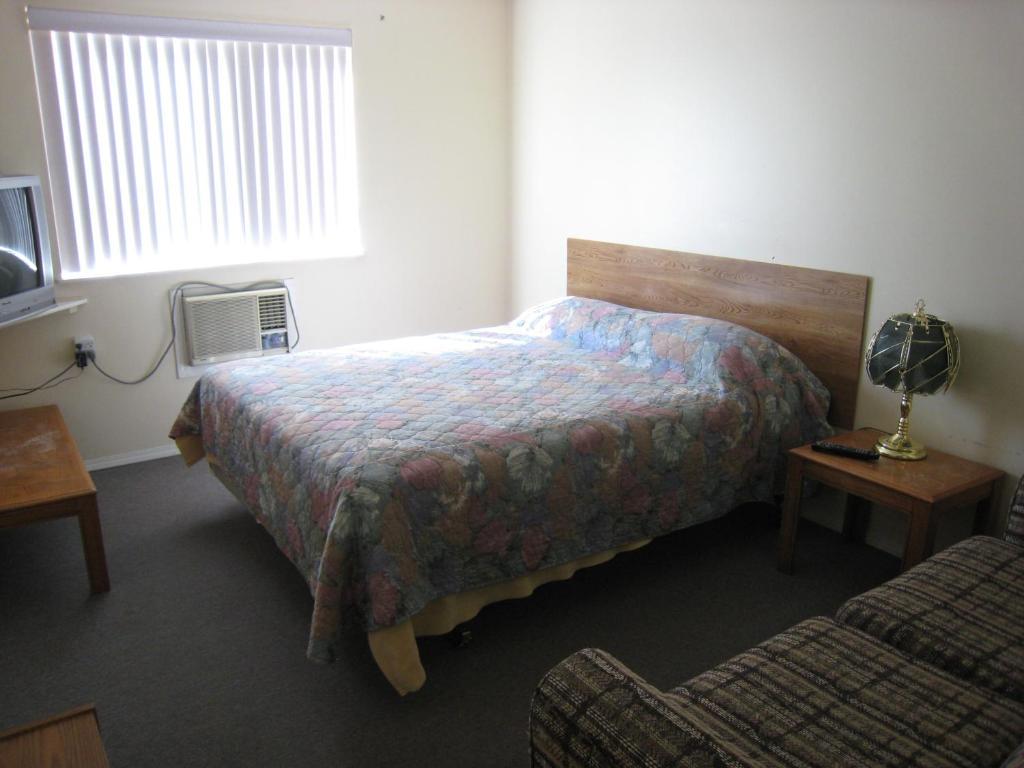 Fraser Bridge Inn And Rv Park Quesnel Habitación foto