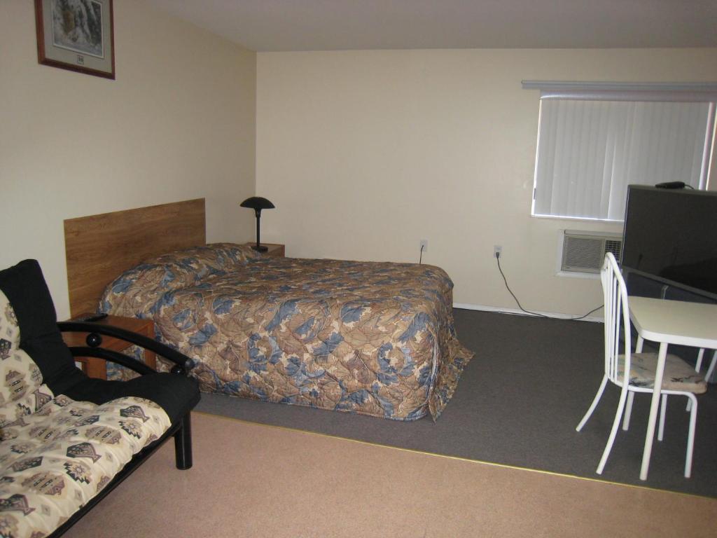 Fraser Bridge Inn And Rv Park Quesnel Habitación foto